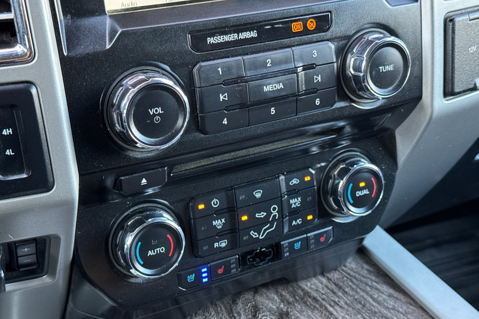 2017 Ford Super Duty F-350 SRW Lariat