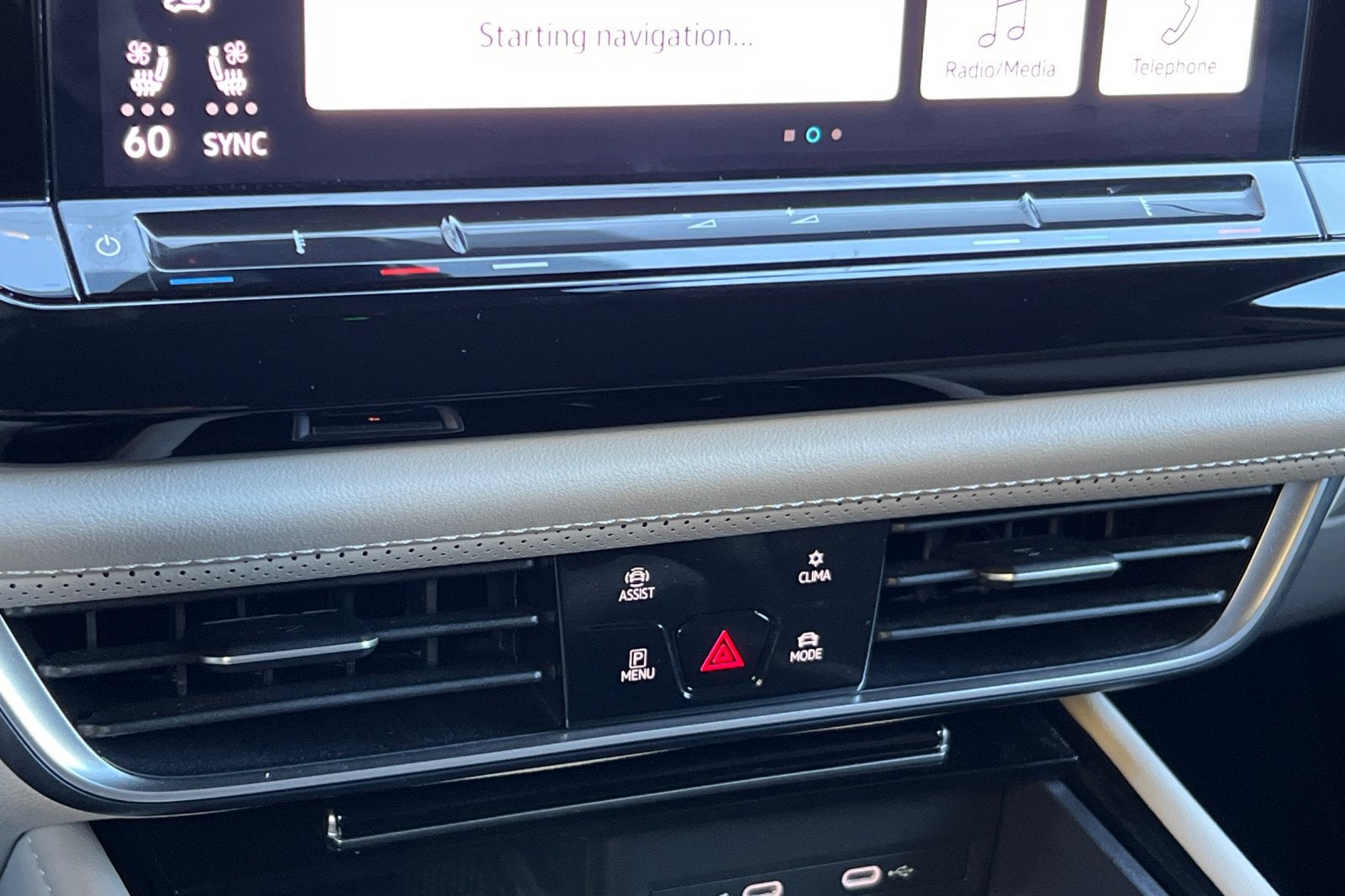 2024 Volkswagen Atlas 2.0T SE w/Technology