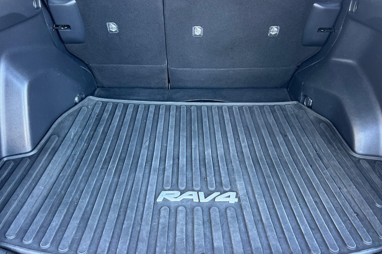 2020 Toyota RAV4 Hybrid LE