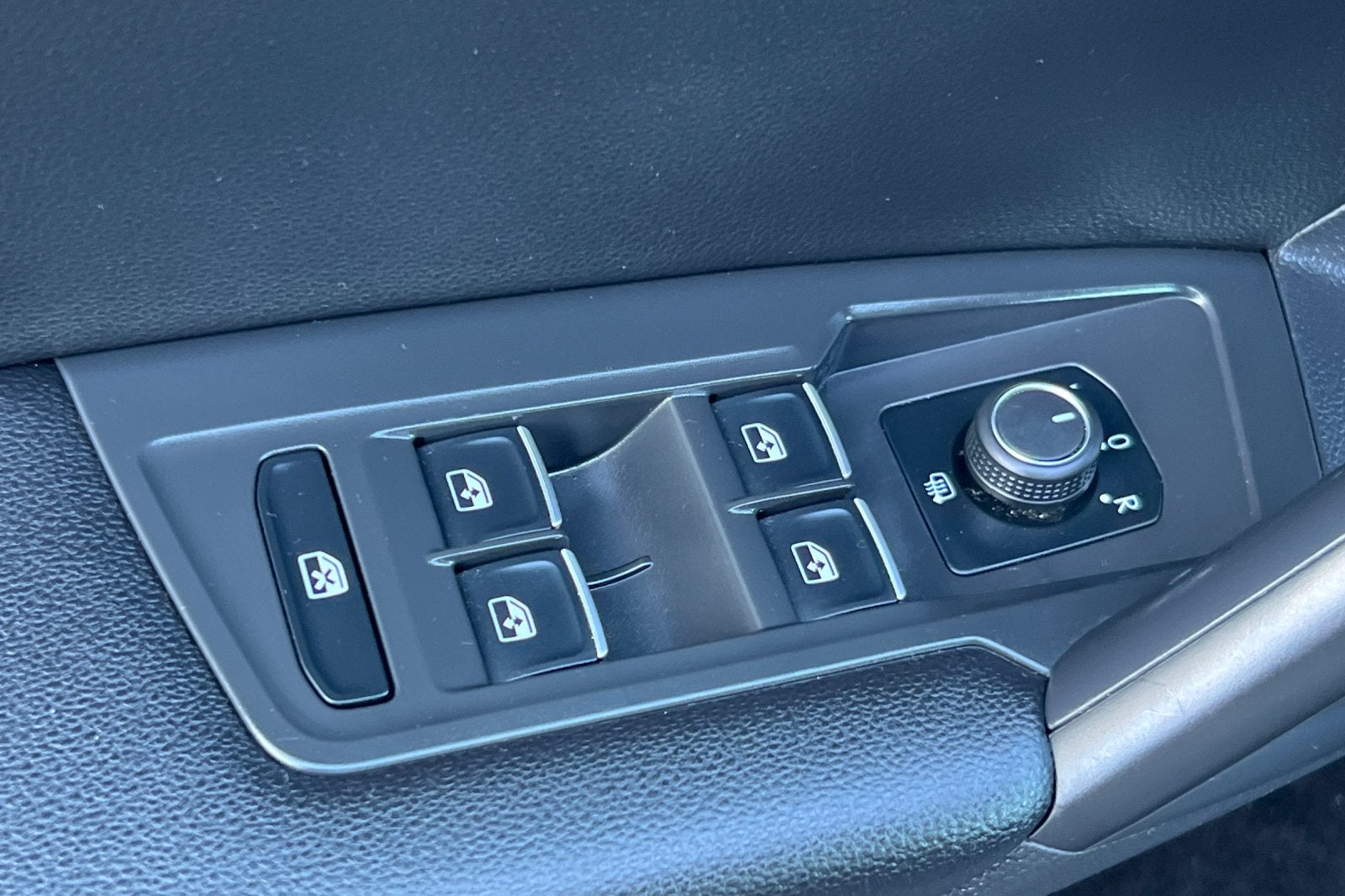 2021 Volkswagen Tiguan SE R-Line Black