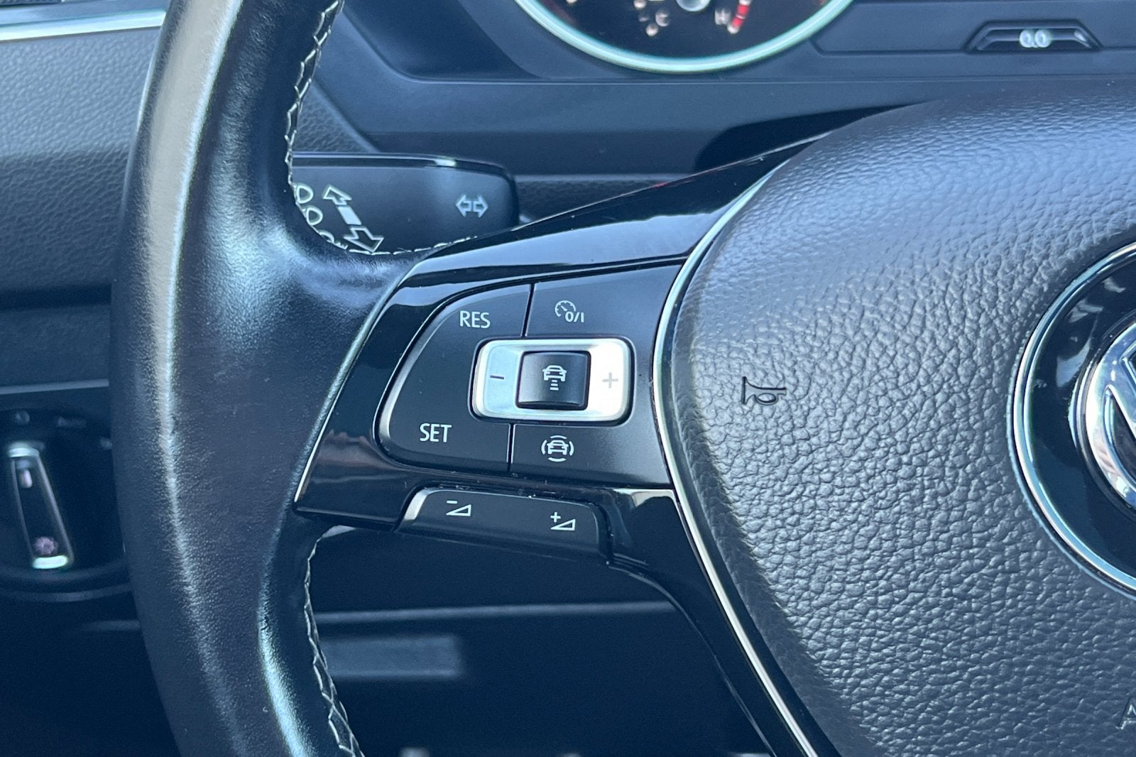 2021 Volkswagen Tiguan SE R-Line Black