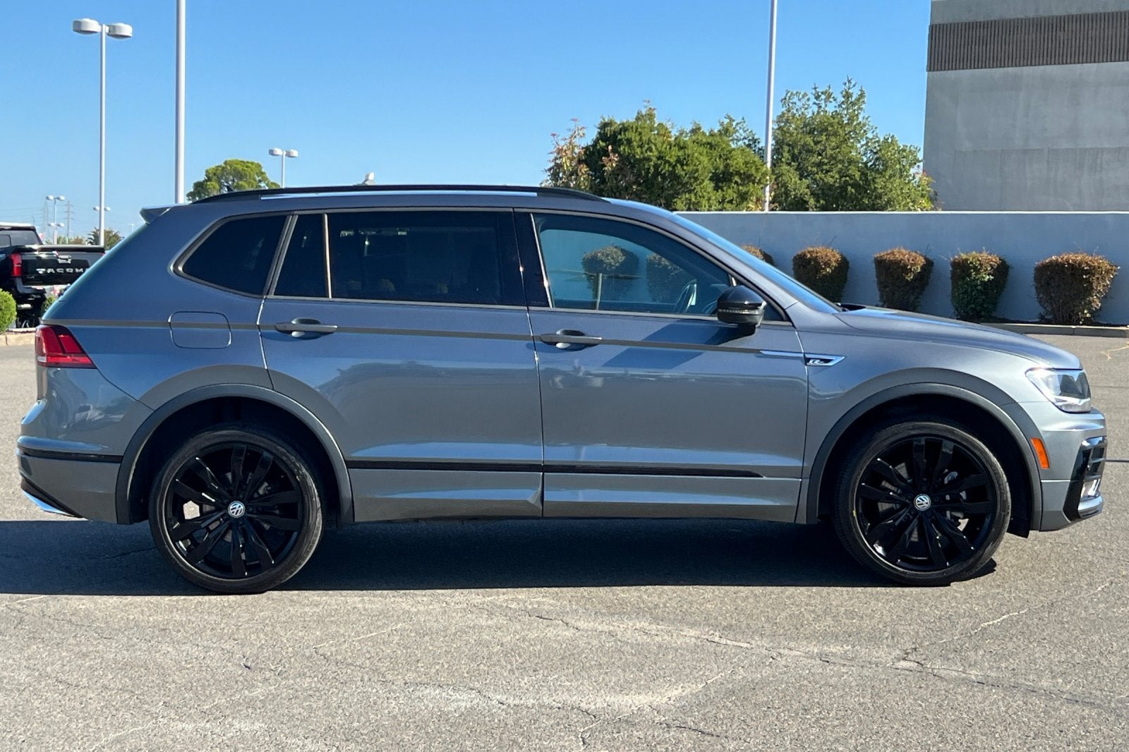 2021 Volkswagen Tiguan SE R-Line Black
