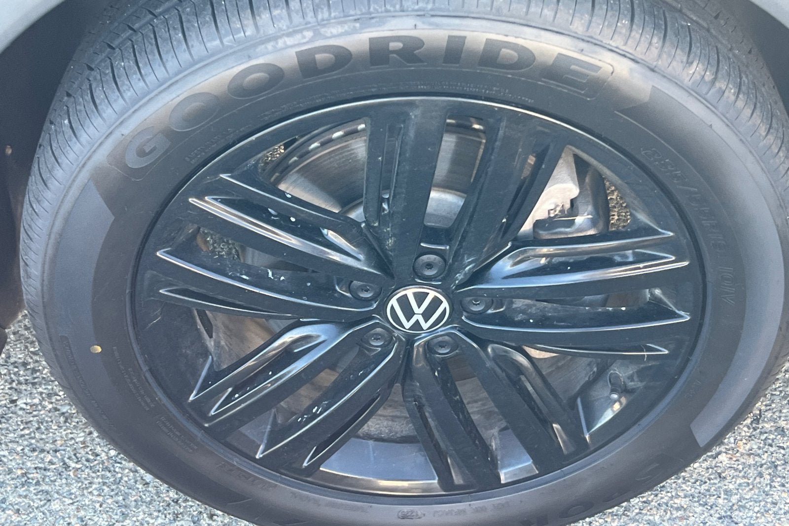 2022 Volkswagen Tiguan SE R-Line Black