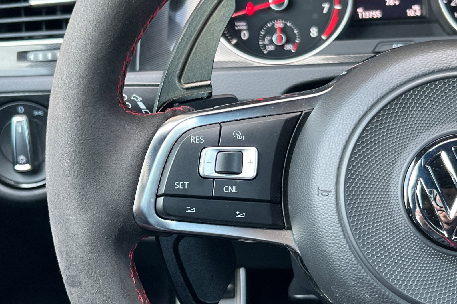 2017 Volkswagen Golf GTI Sport