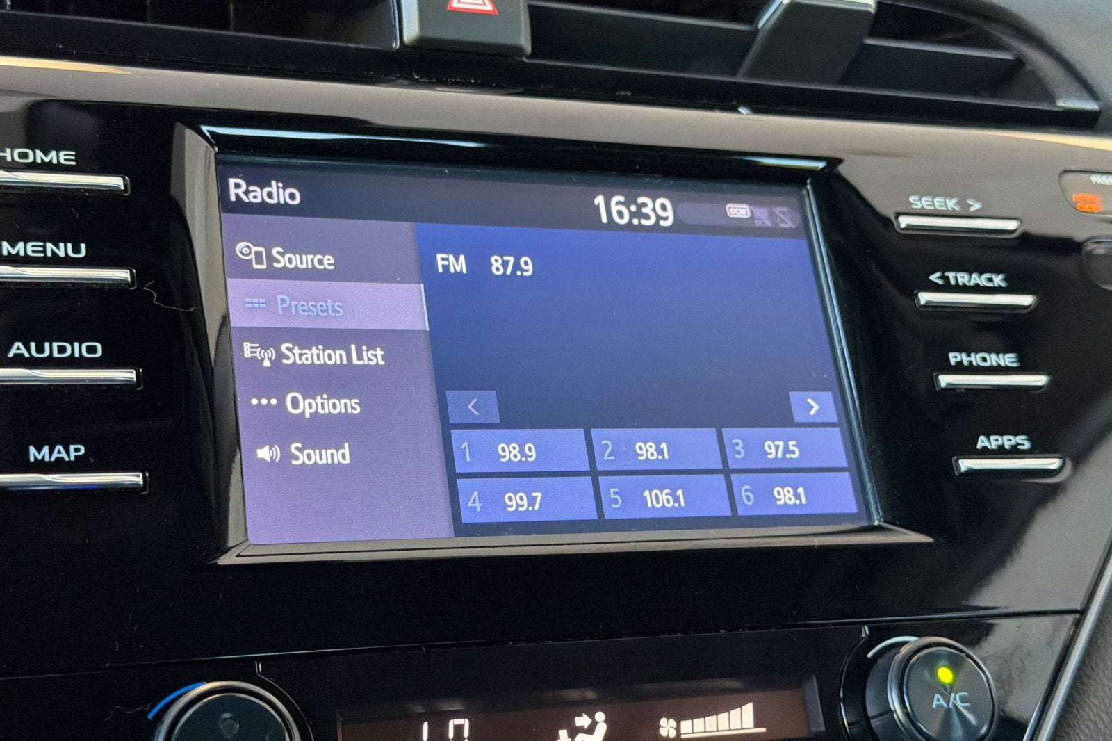 2019 Toyota Camry SE