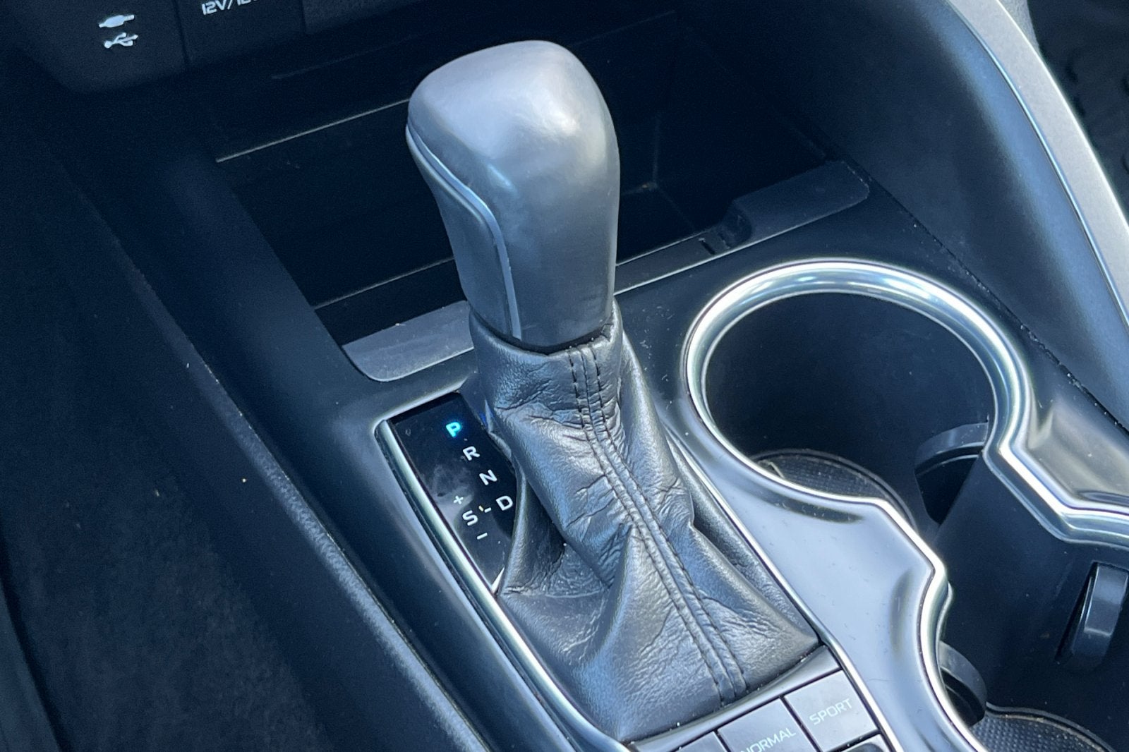 2019 Toyota Camry Hybrid XLE