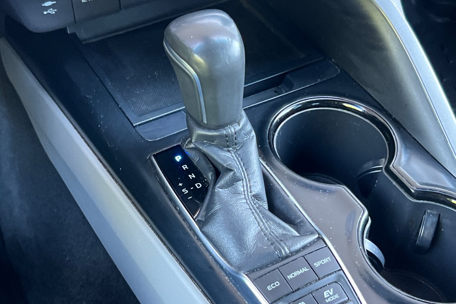 2018 Toyota Camry Hybrid SE