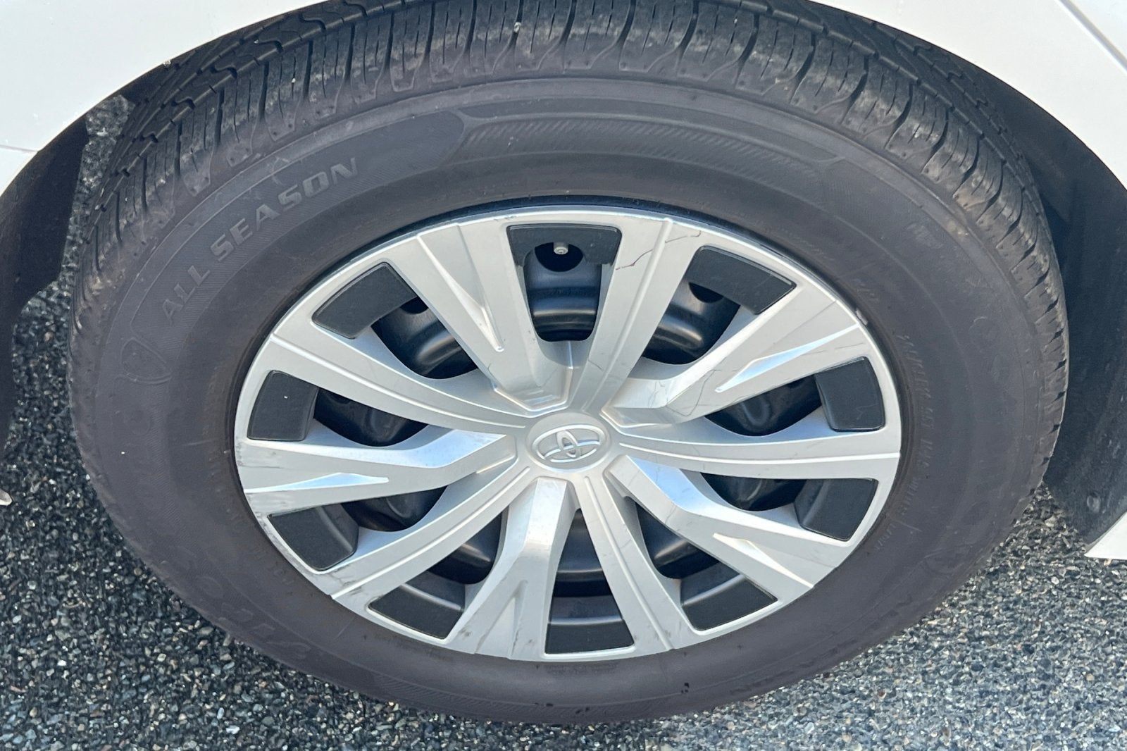 2022 Toyota Camry Hybrid LE