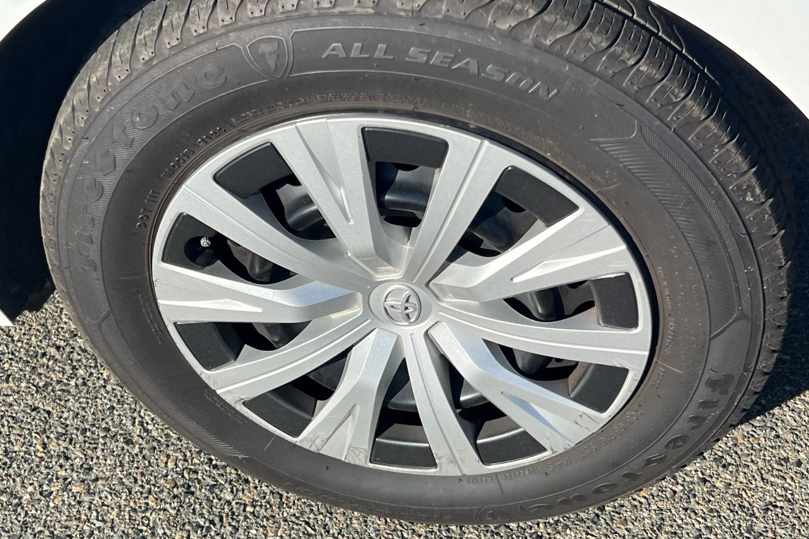 2022 Toyota Camry Hybrid LE