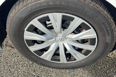 2022 Toyota Camry Hybrid LE