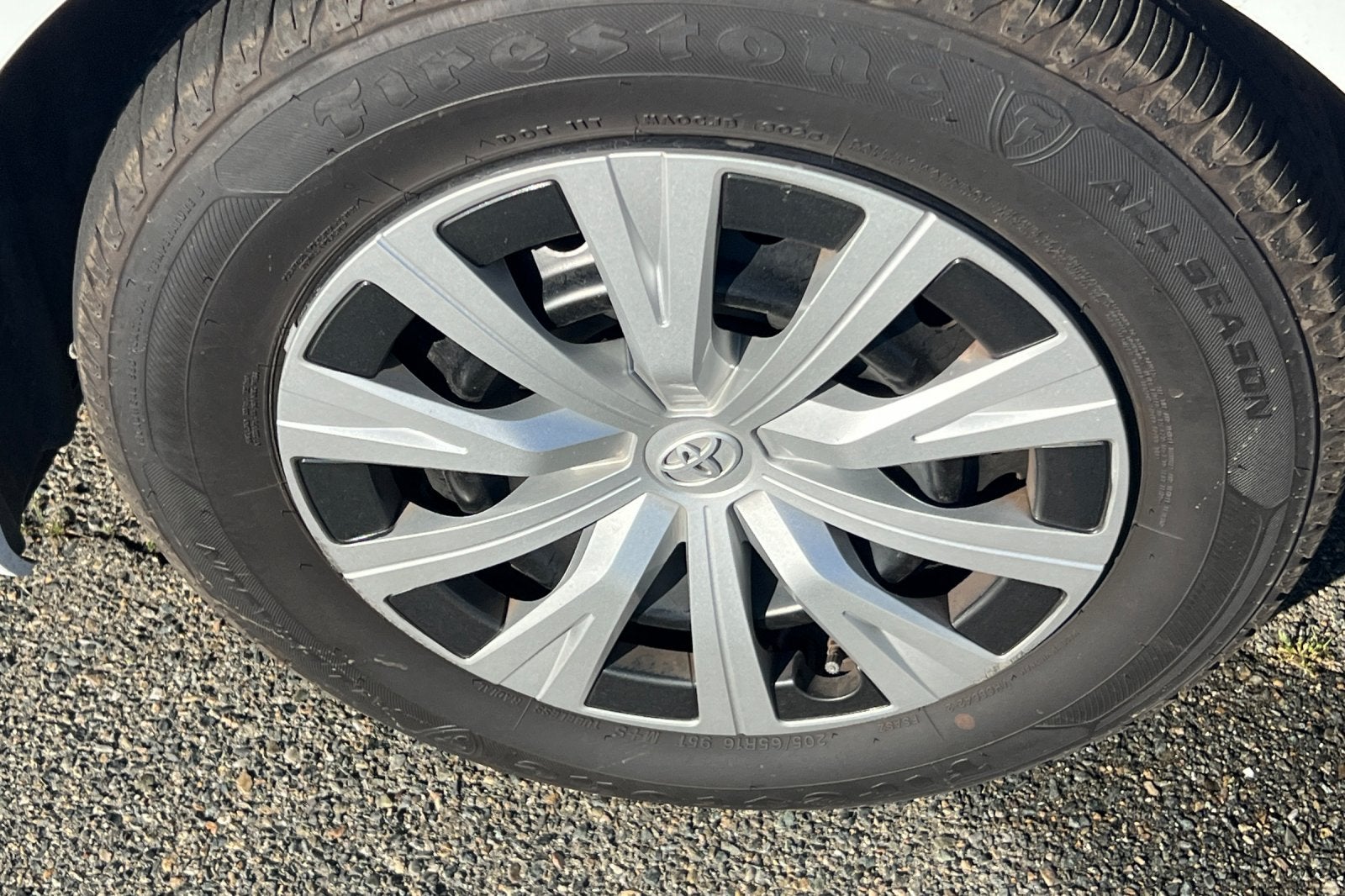 2022 Toyota Camry Hybrid LE