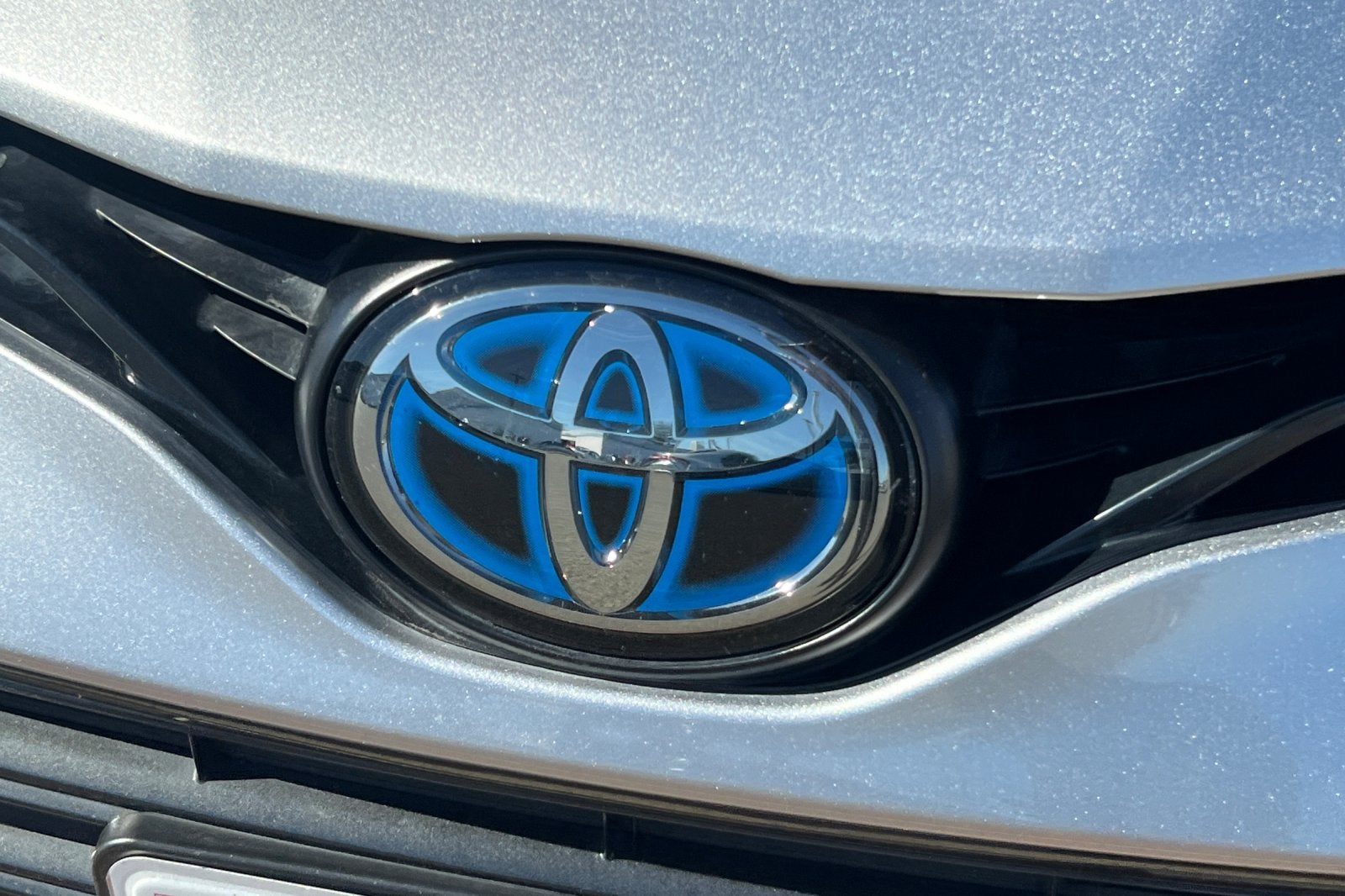 2022 Toyota Camry Hybrid LE