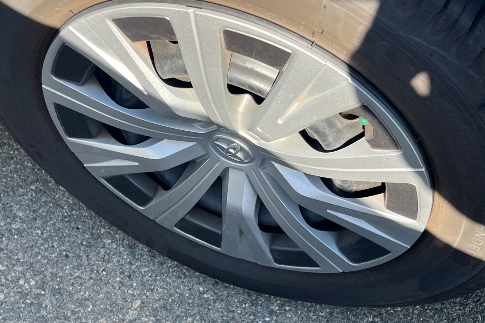 2022 Toyota Camry Hybrid LE