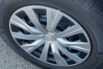 2022 Toyota Camry Hybrid LE