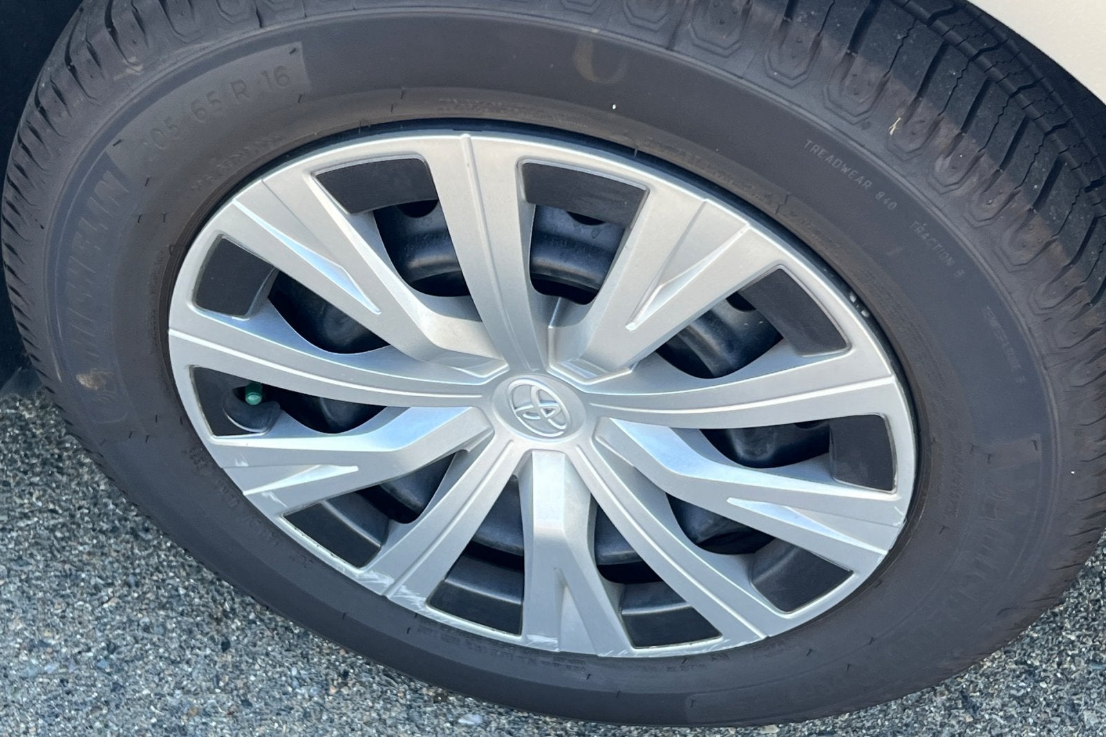 2022 Toyota Camry Hybrid LE