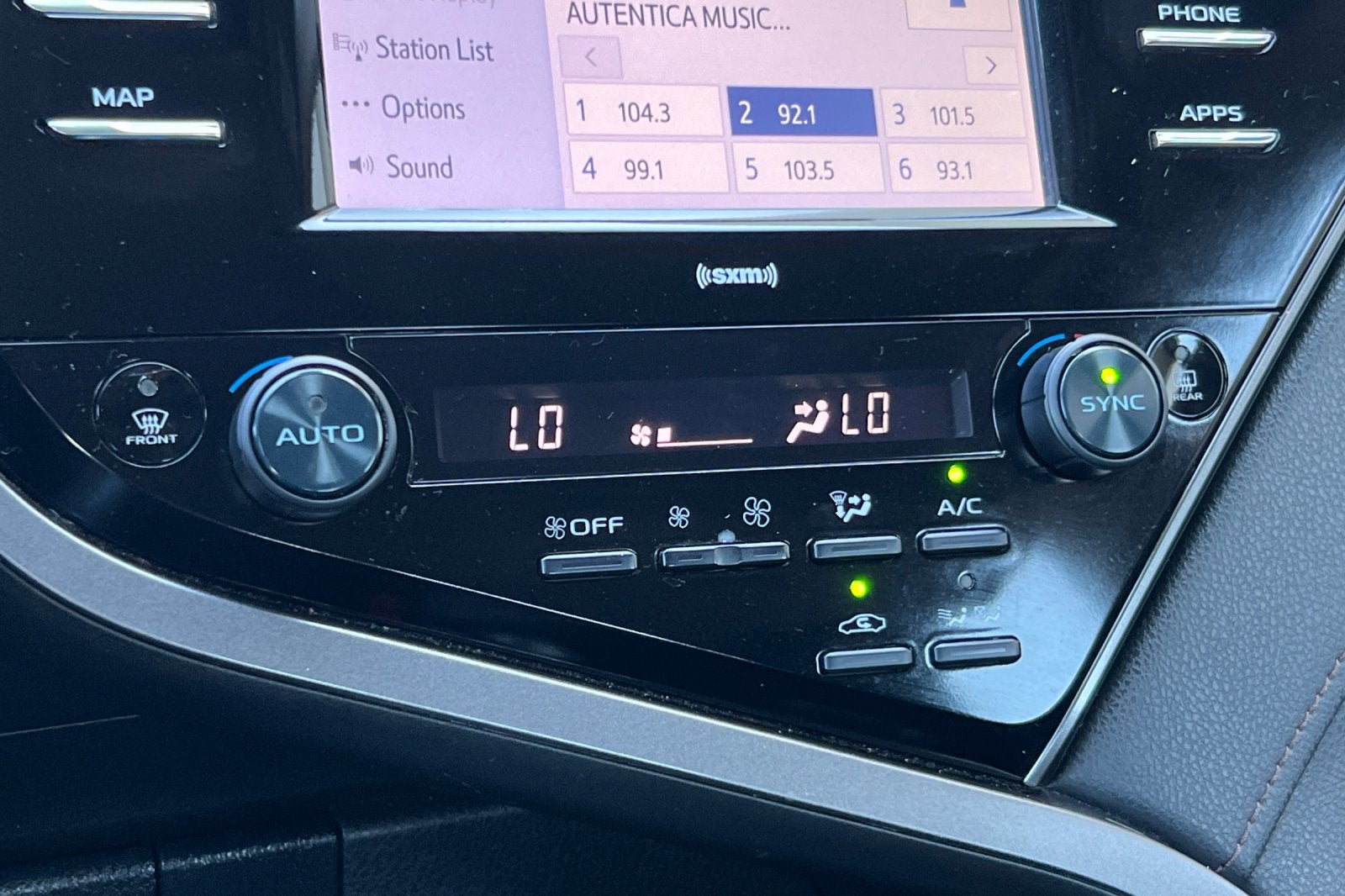 2020 Toyota Camry Hybrid LE