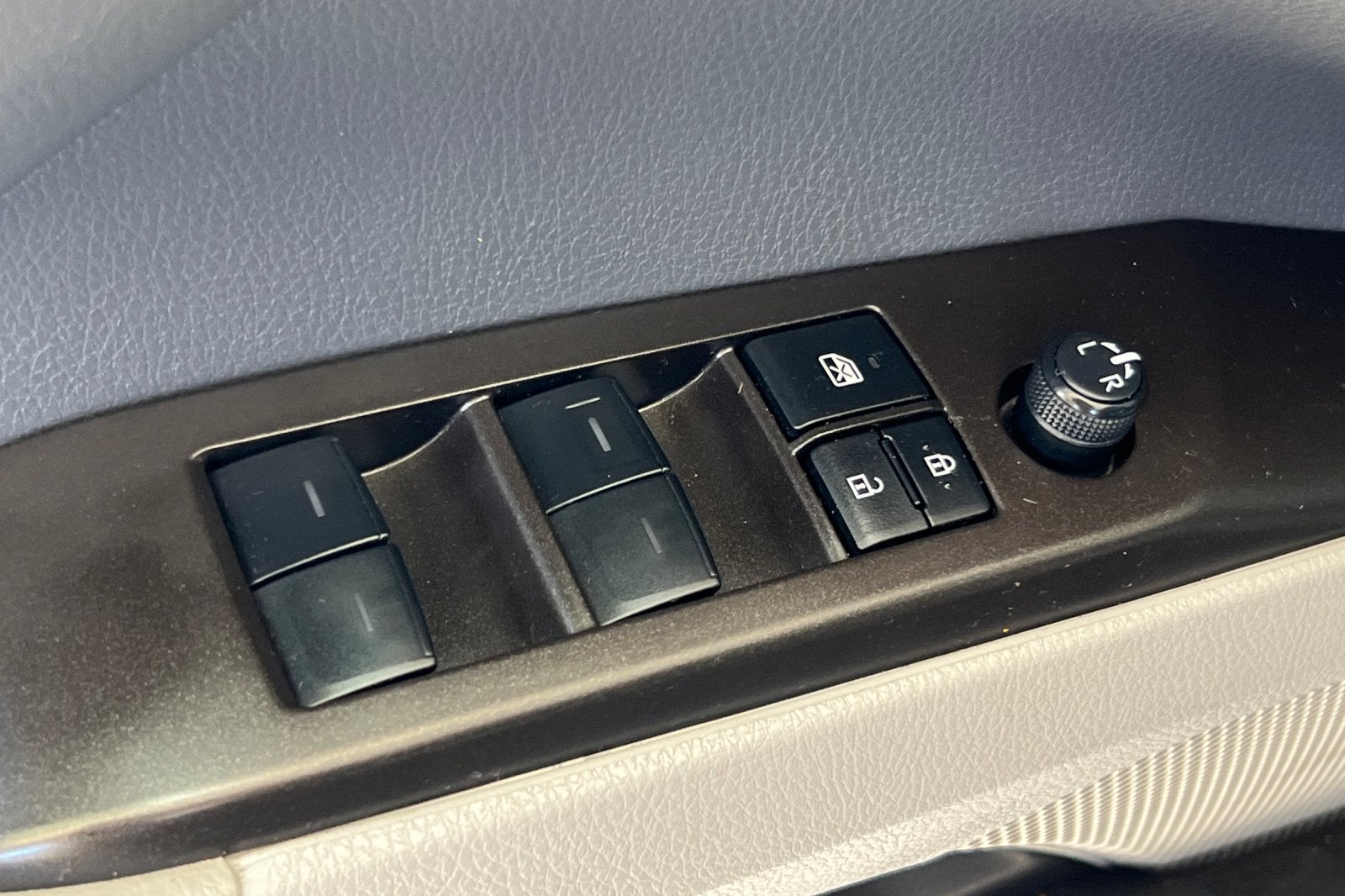 2022 Toyota Camry Hybrid LE