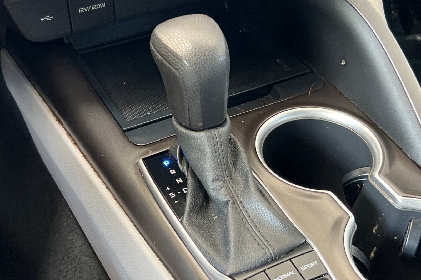 2022 Toyota Camry Hybrid LE