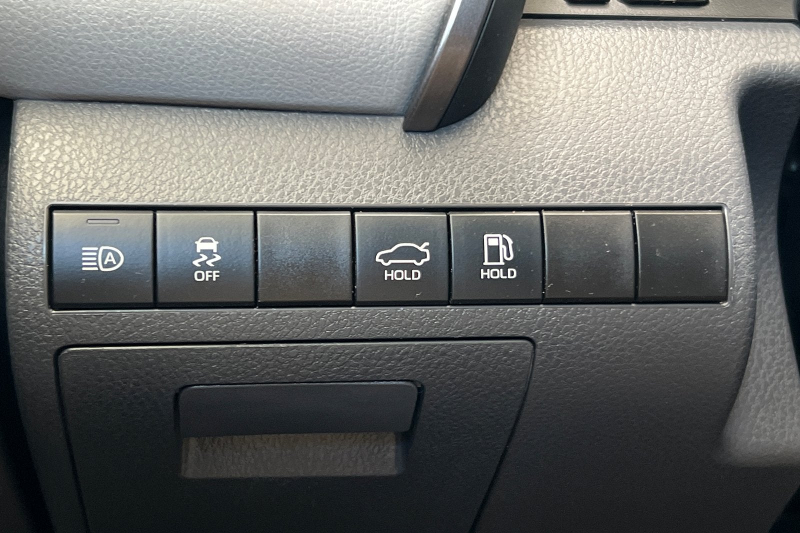 2022 Toyota Camry Hybrid LE