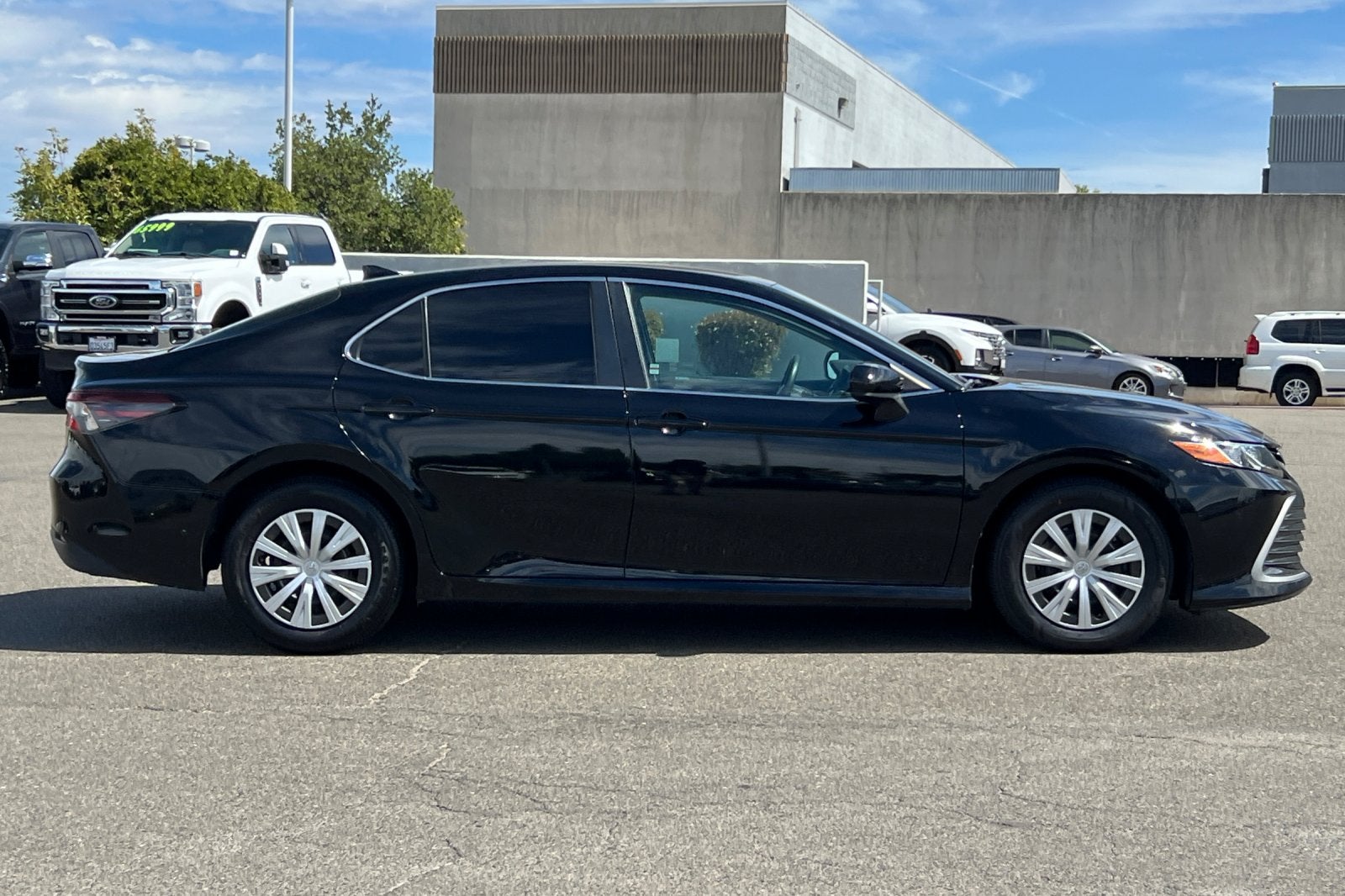 2022 Toyota Camry Hybrid LE