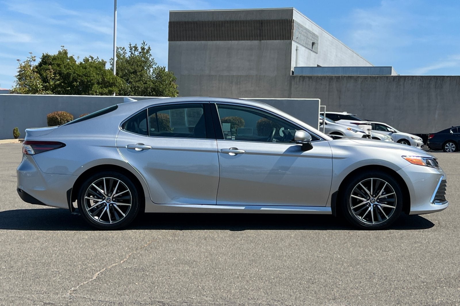 2023 Toyota Camry Hybrid XLE
