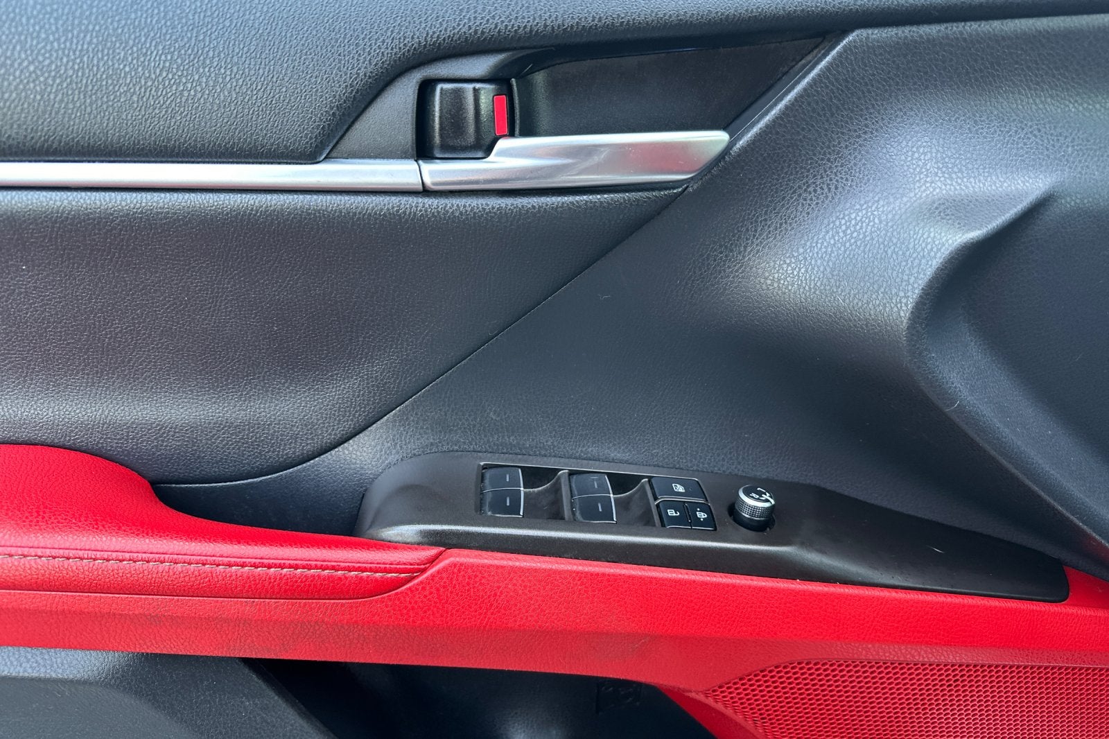 2022 Toyota Camry Hybrid XSE