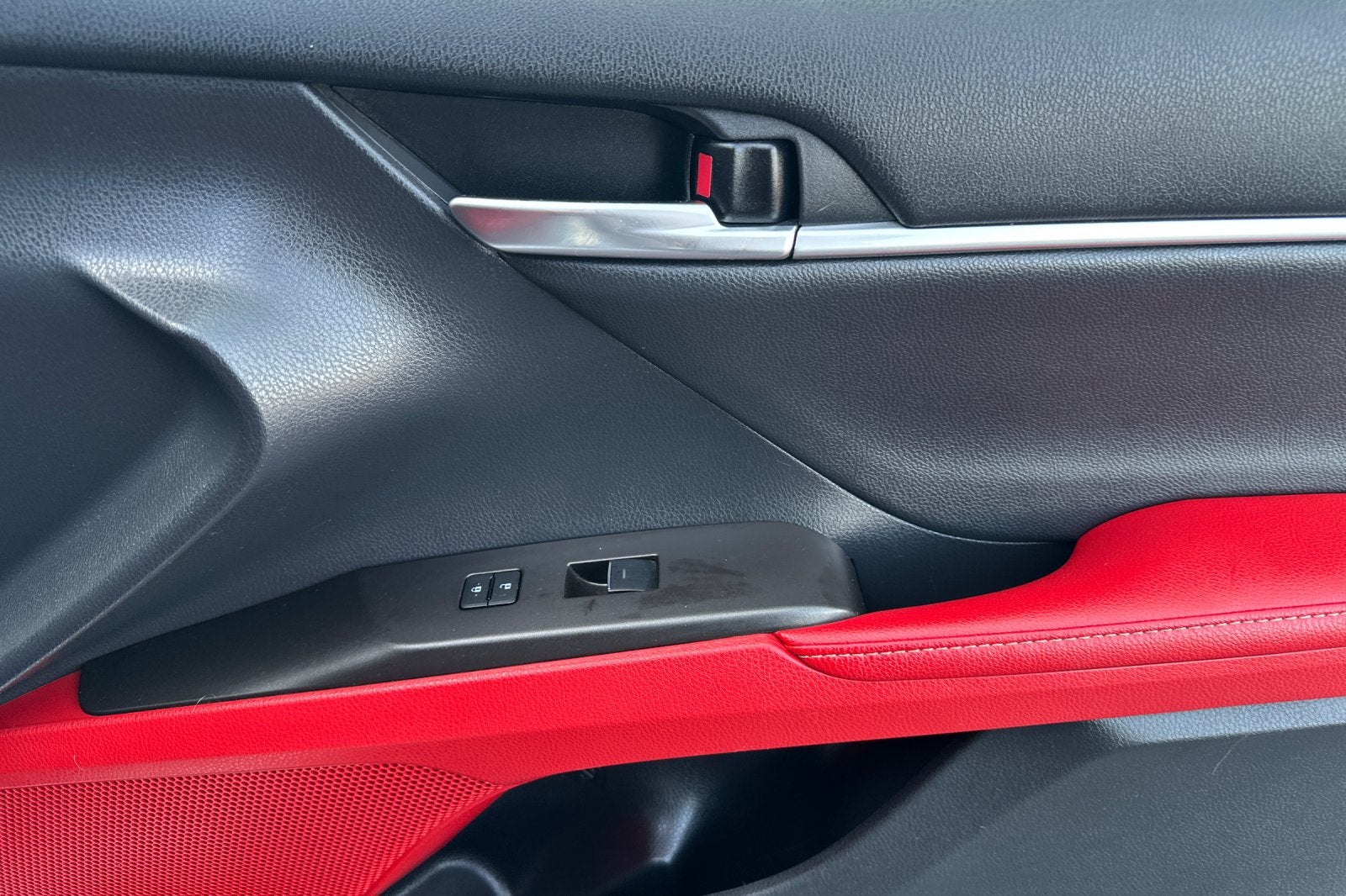 2022 Toyota Camry Hybrid XSE