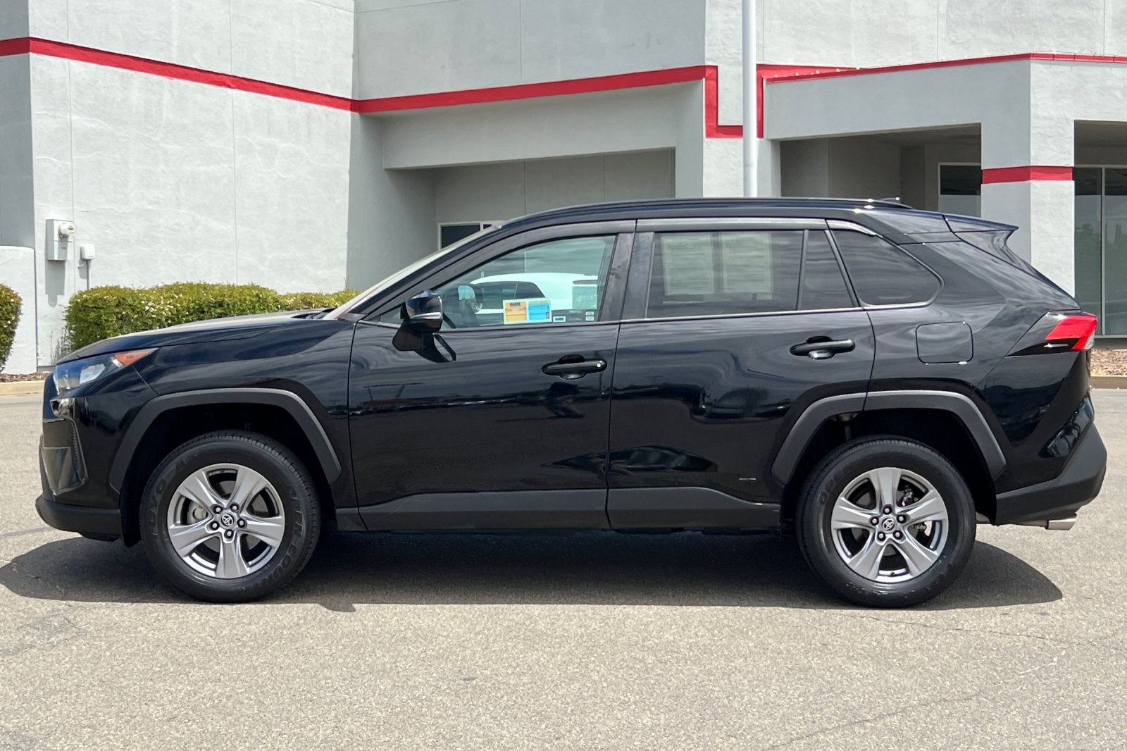 2022 Toyota RAV4 Hybrid LE