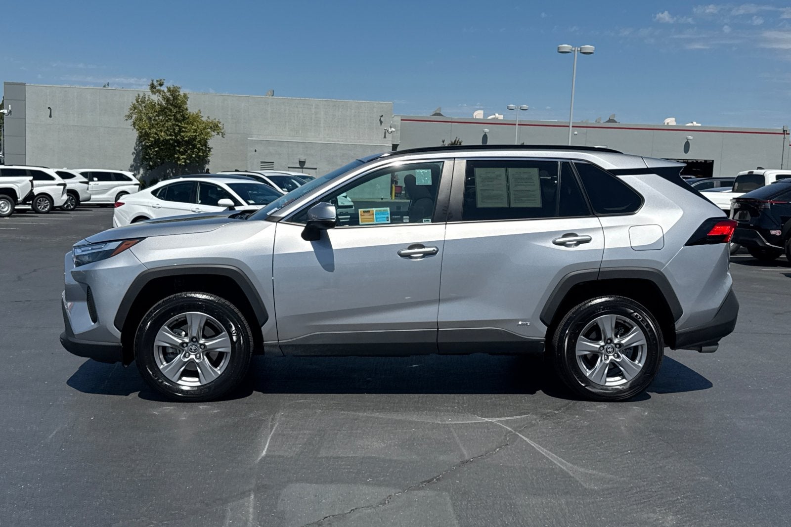 2022 Toyota RAV4 Hybrid XLE