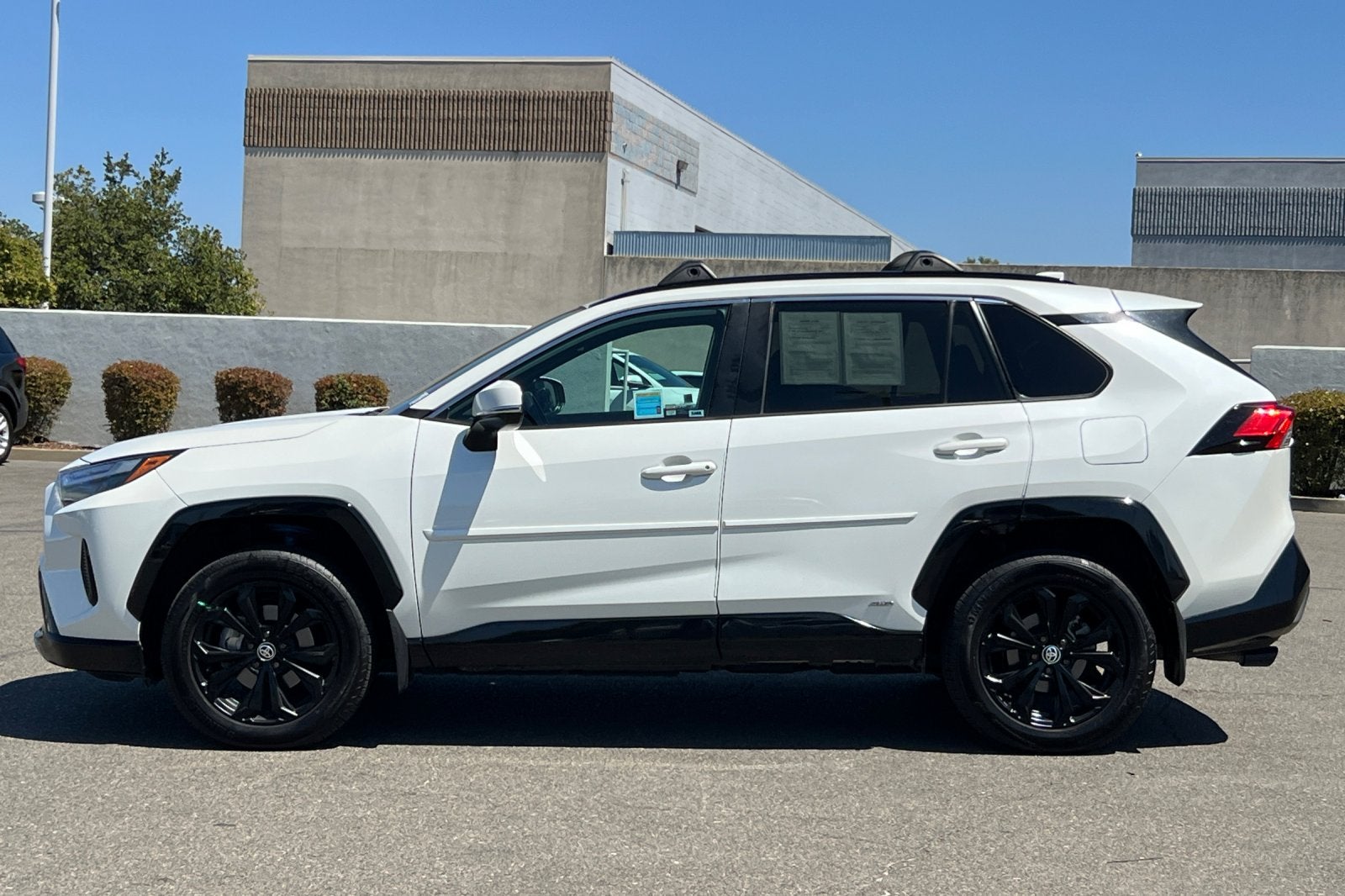 2022 Toyota RAV4 Hybrid SE