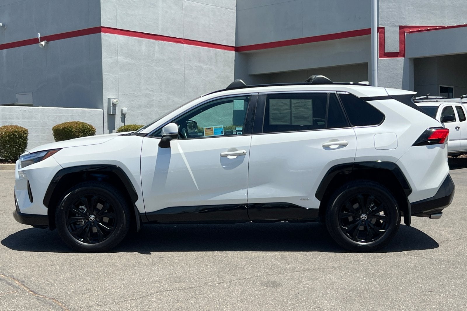 2022 Toyota RAV4 Hybrid SE