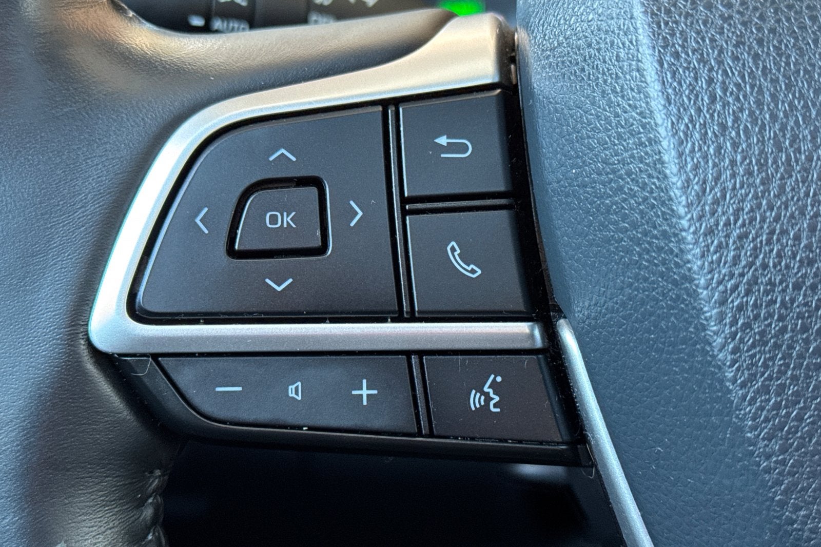 2022 Toyota Highlander Hybrid Bronze Edition