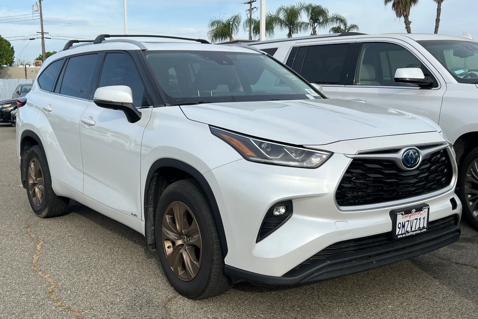 2022 Toyota Highlander Hybrid Bronze Edition