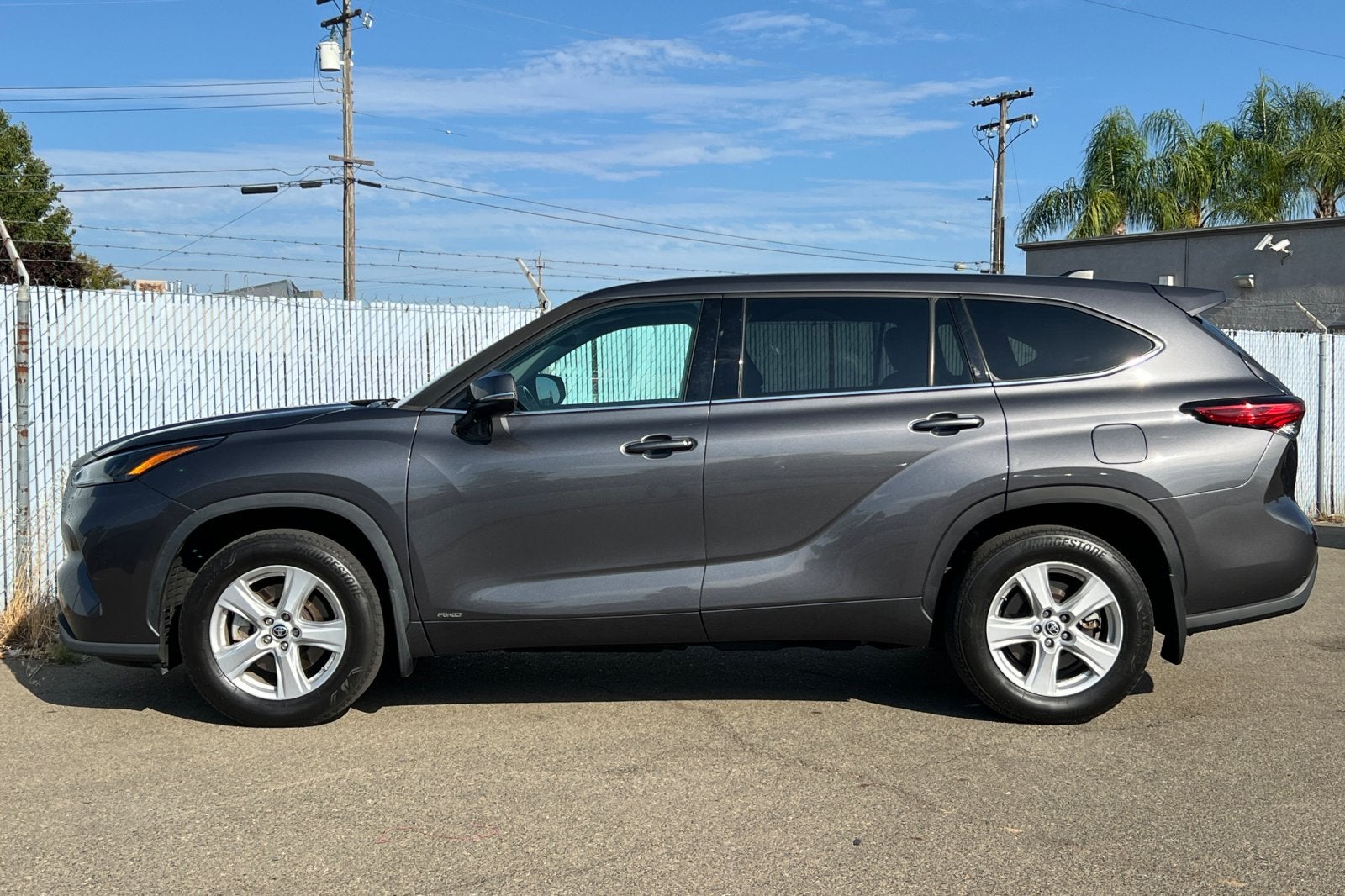 2022 Toyota Highlander Hybrid LE