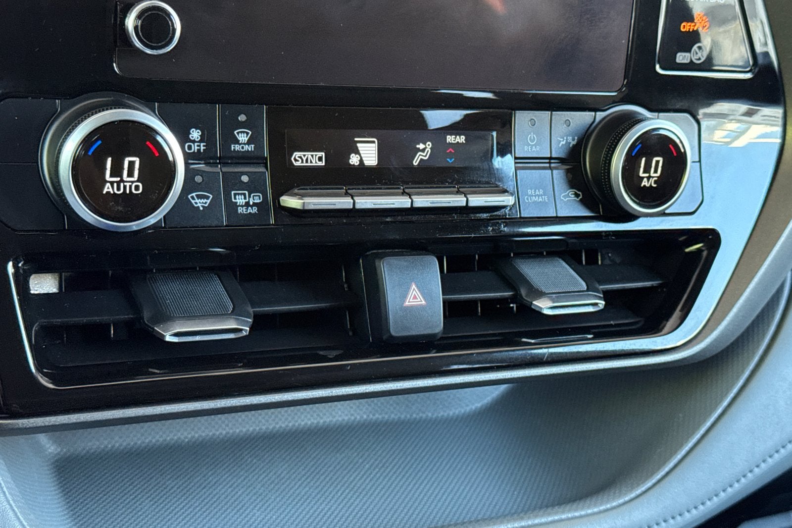 2023 Toyota Highlander Hybrid LE