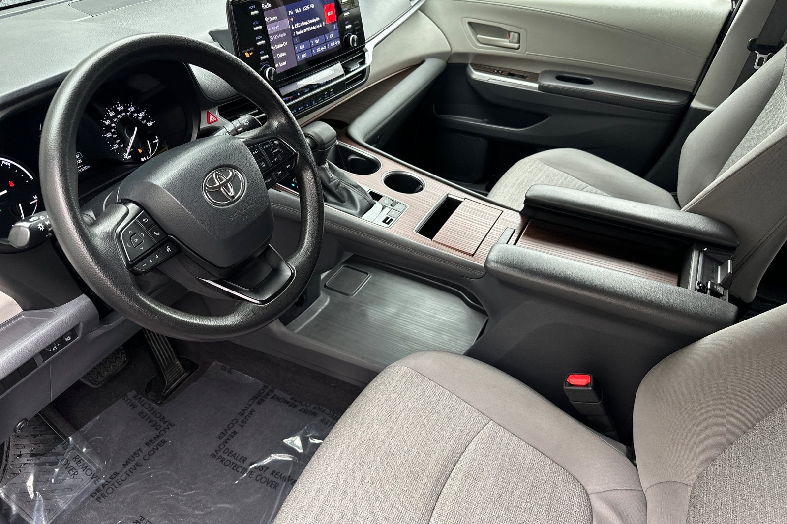 2022 Toyota Sienna LE
