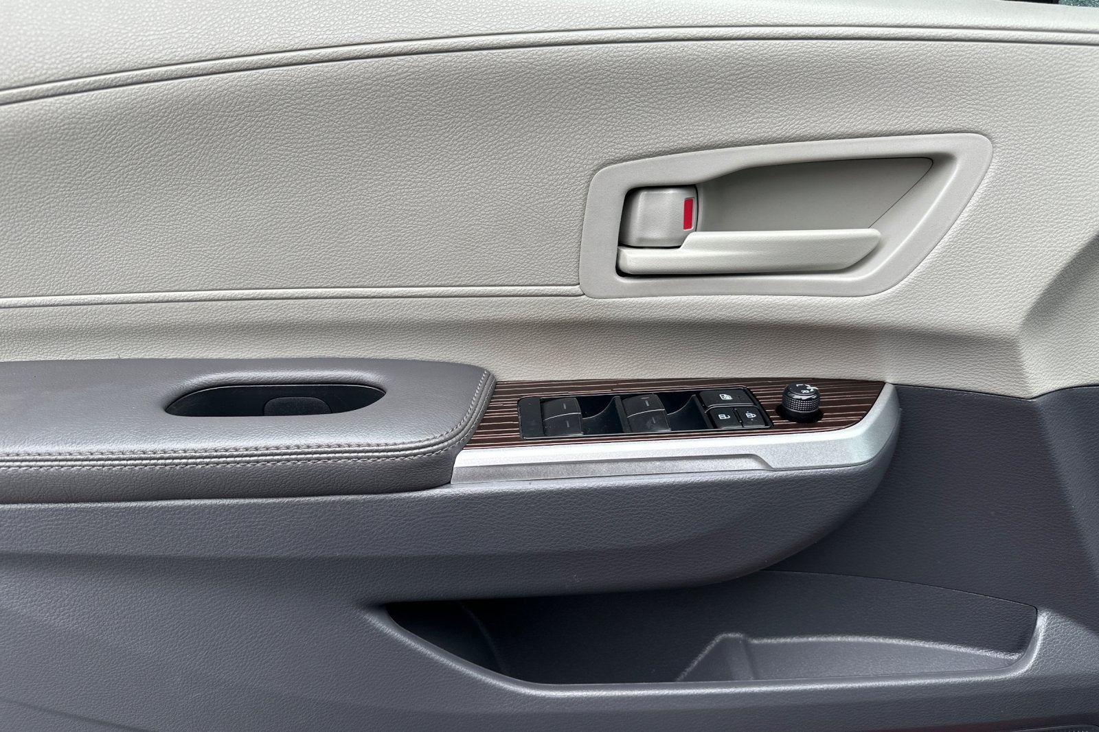 2022 Toyota Sienna LE