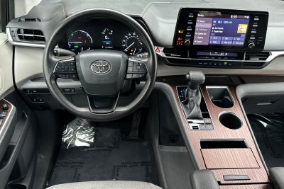 2022 Toyota Sienna LE