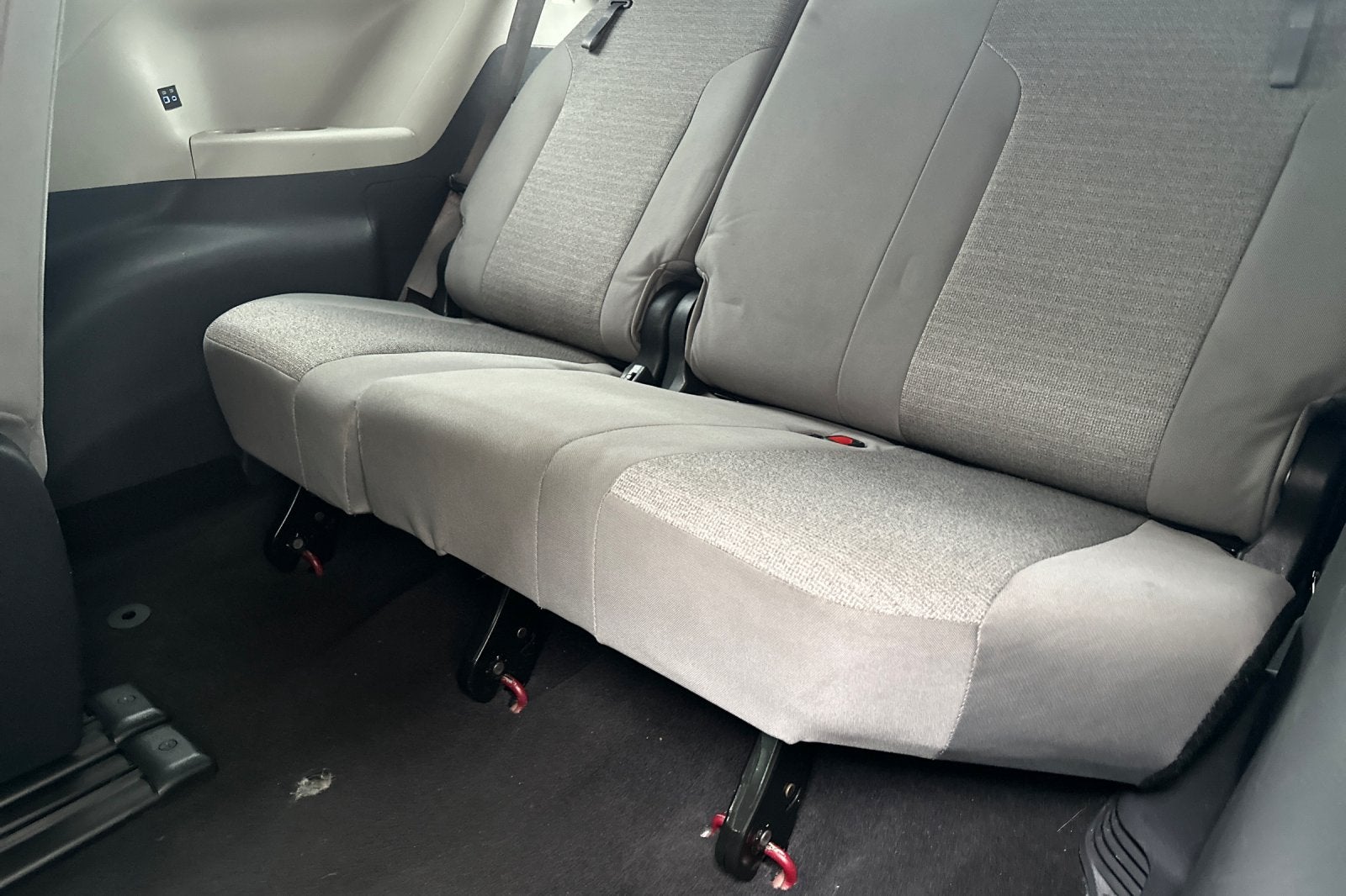 2022 Toyota Sienna LE