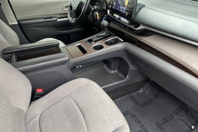 2022 Toyota Sienna LE