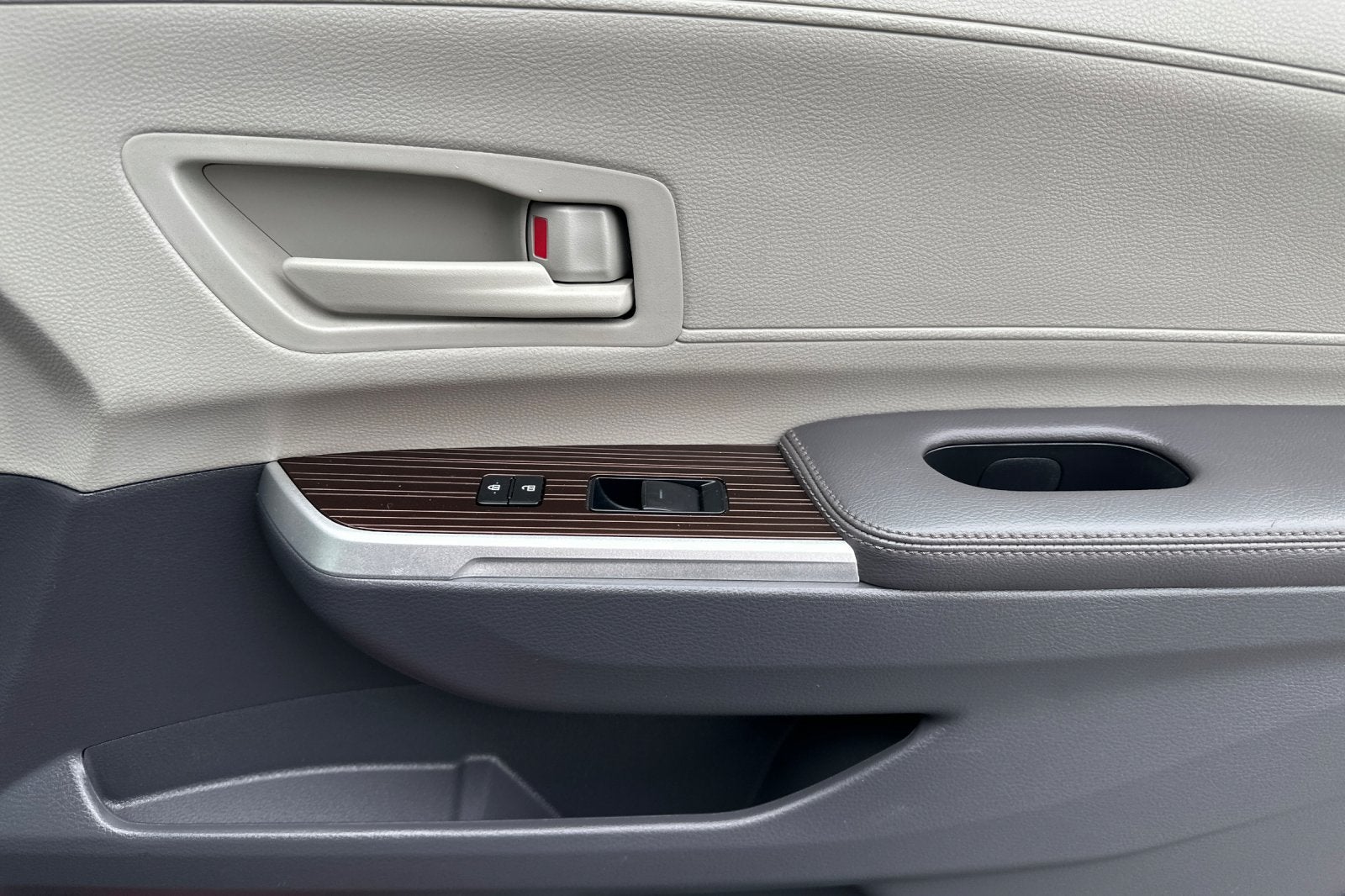 2022 Toyota Sienna LE