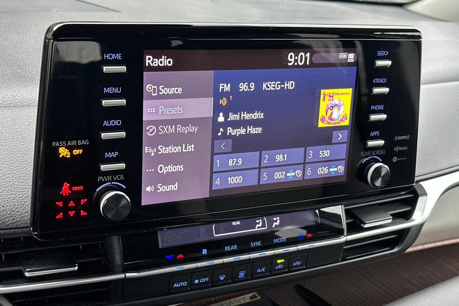 2022 Toyota Sienna LE