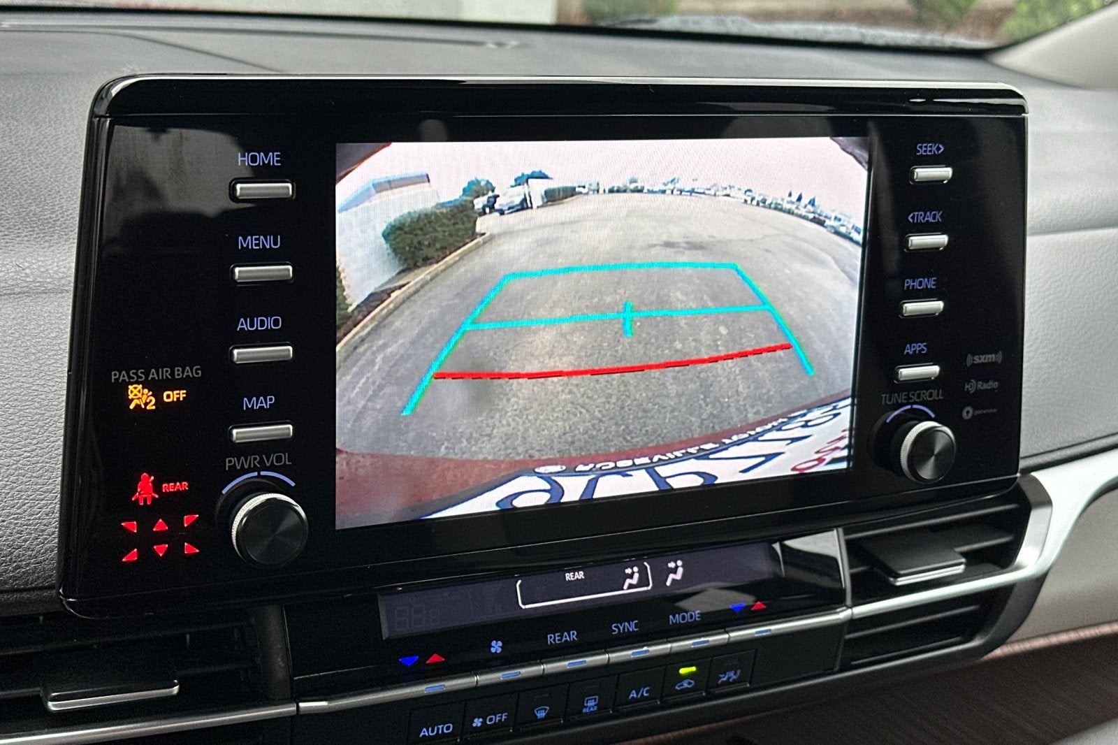 2022 Toyota Sienna LE