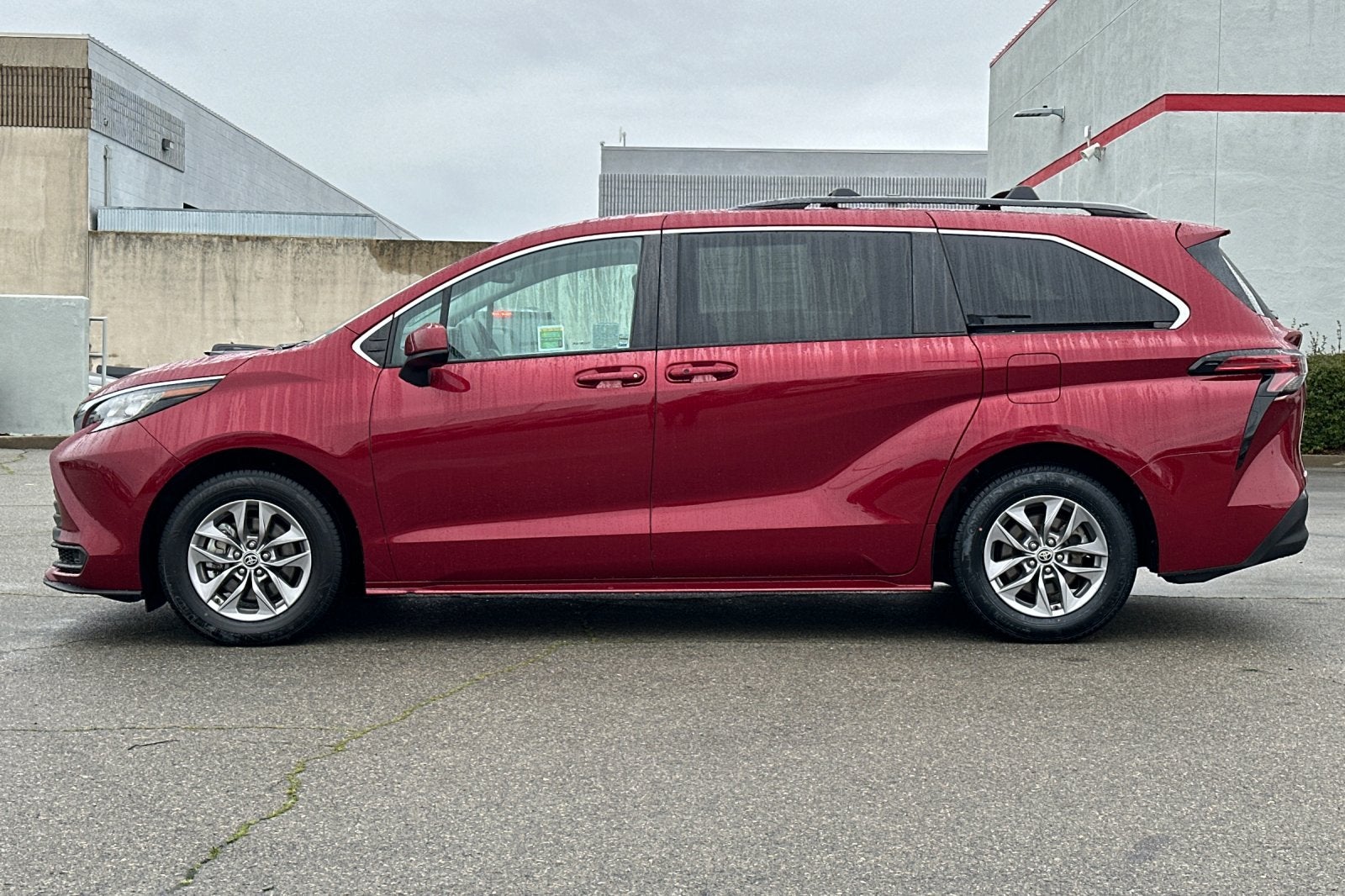 2022 Toyota Sienna LE