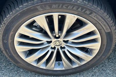 2022 Toyota Highlander Hybrid Platinum