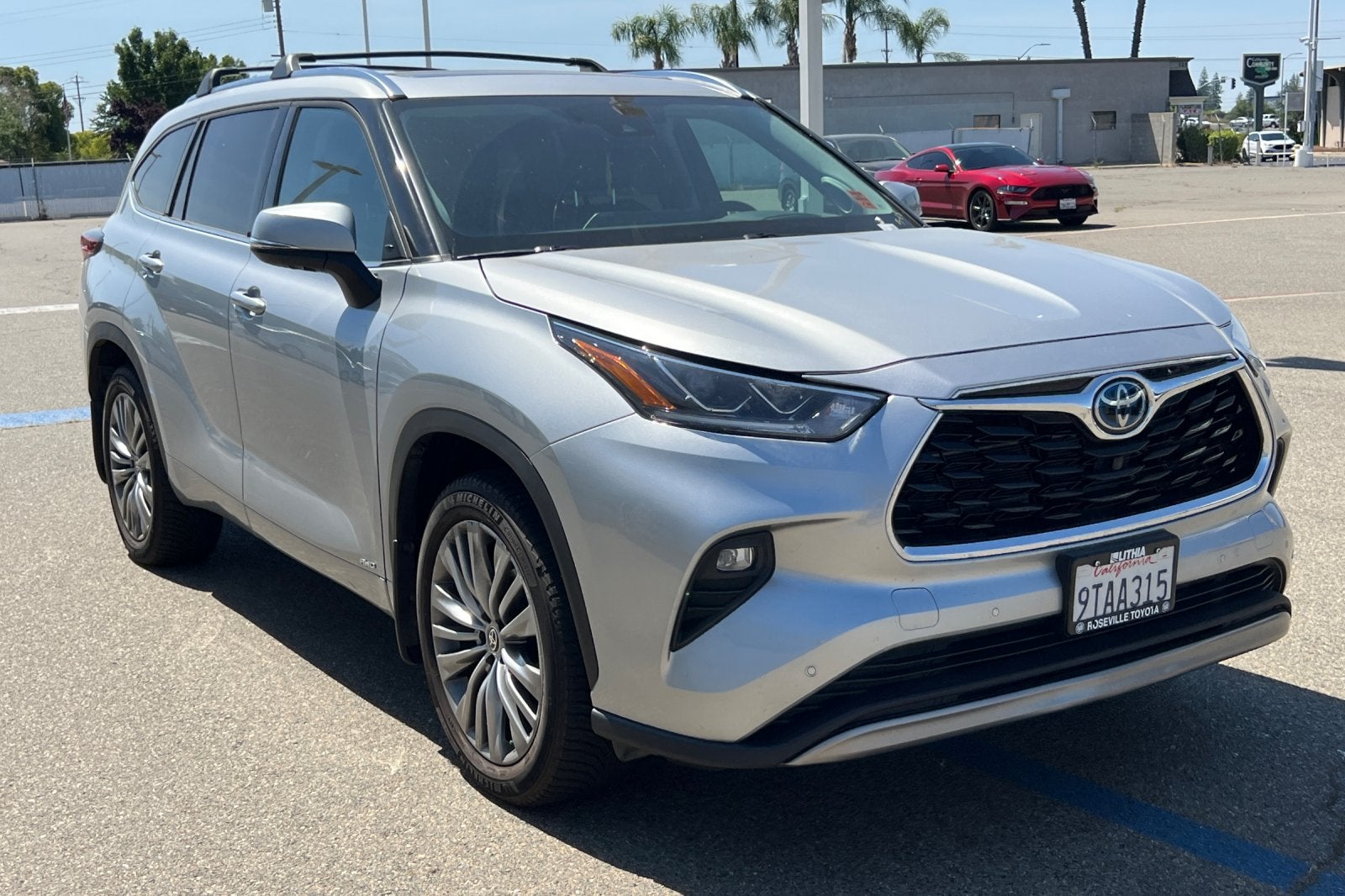 2022 Toyota Highlander Hybrid Platinum
