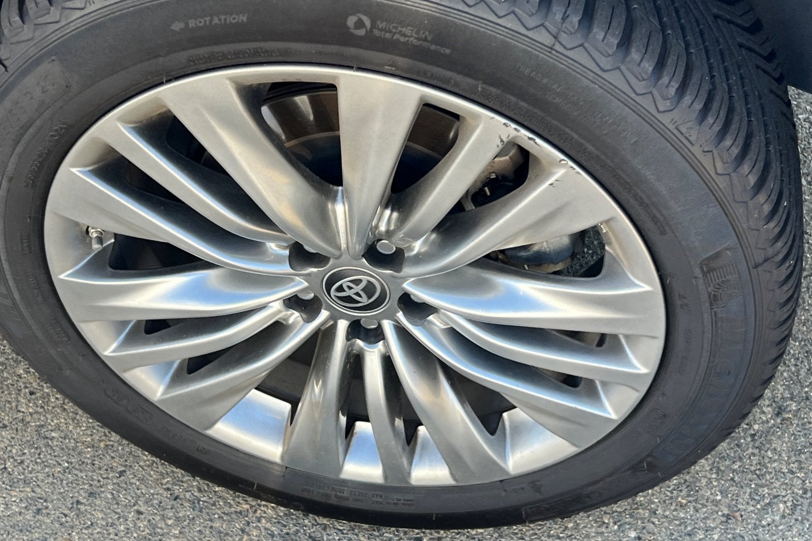 2023 Toyota Highlander Hybrid Platinum