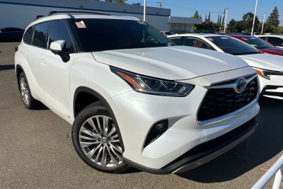 2023 Toyota Highlander Hybrid Platinum