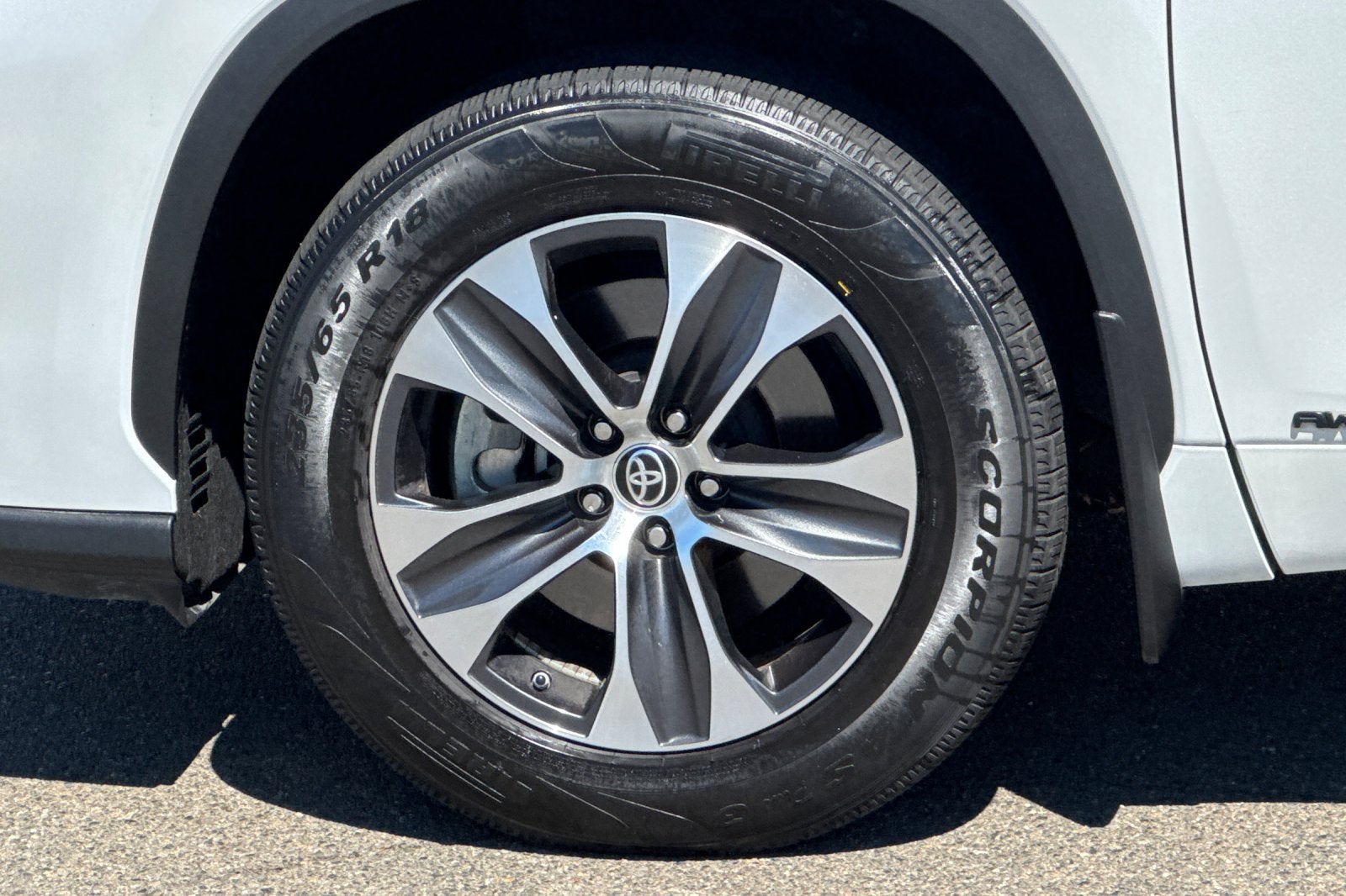 2022 Toyota Highlander Hybrid XLE