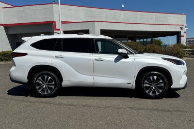 2022 Toyota Highlander Hybrid XLE